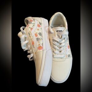 VANS floral Sz. 3 missy (youth) Floral Low Top